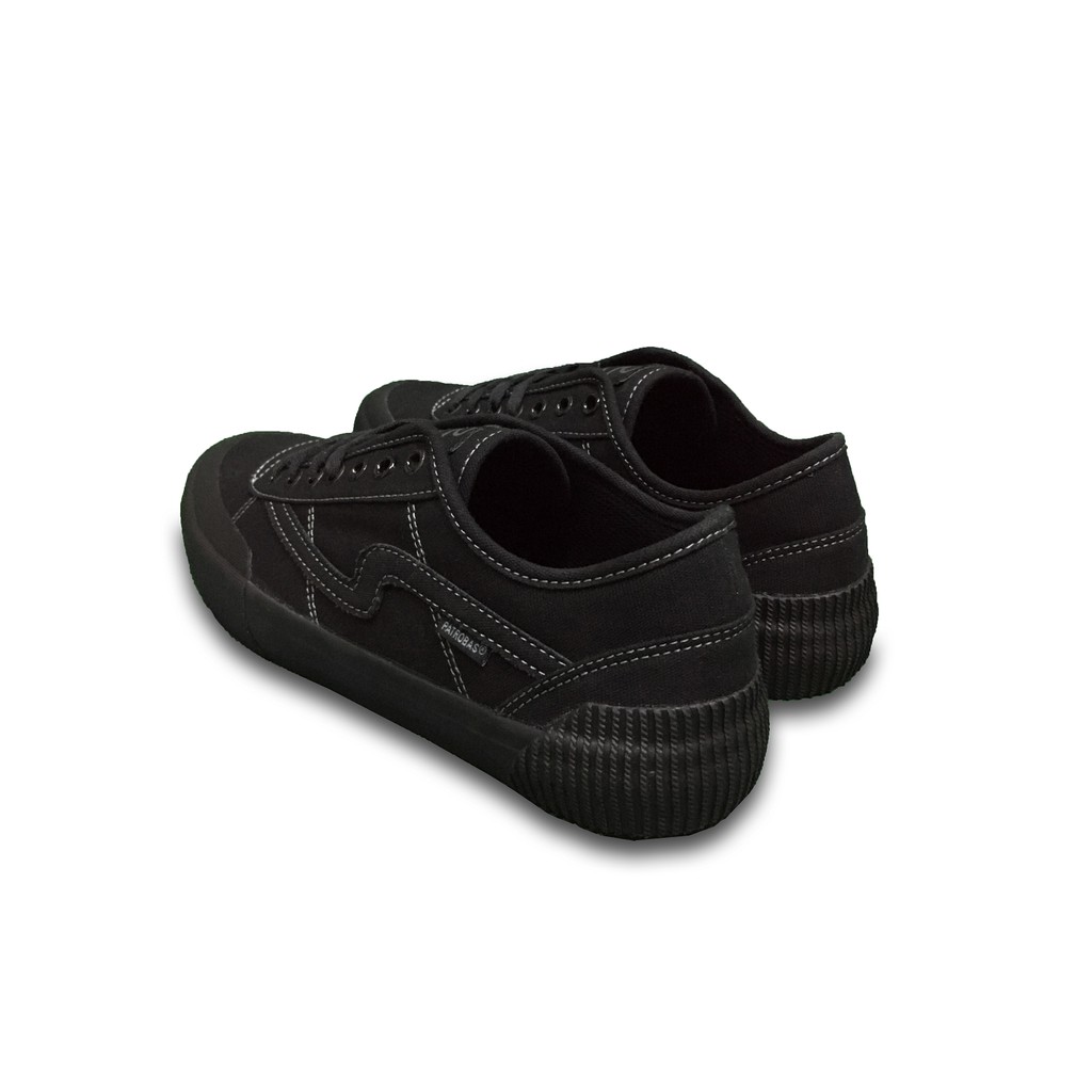 Equip All Black - Image 3