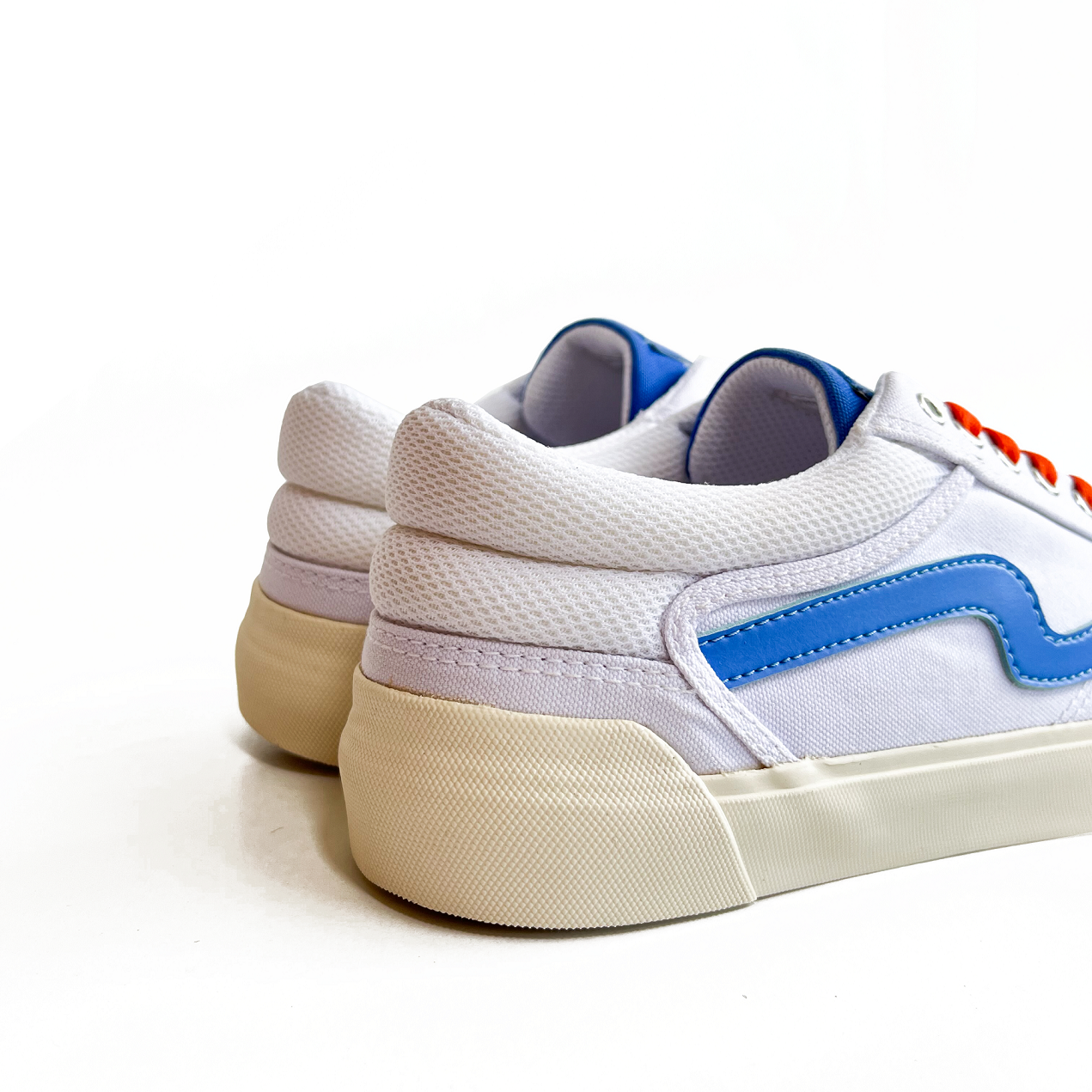 Cloud White Blue - Image 2